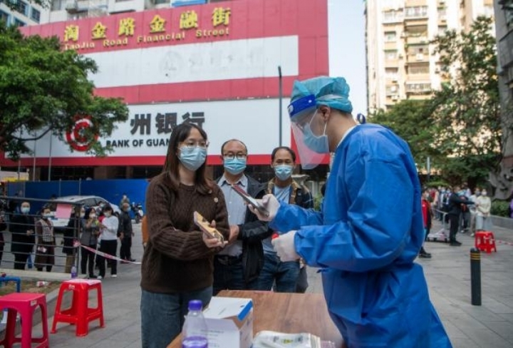 Trung Quốc phát hiện ca nhiễm Omicron trong nước đầu tiên - Ảnh 1.