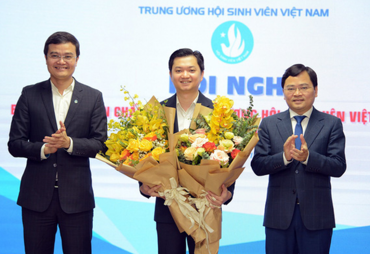 Ông Nguyễn Minh Triết giữ chức Chủ tịch Trung ương Hội Sinh viên Việt Nam - Ảnh 1.