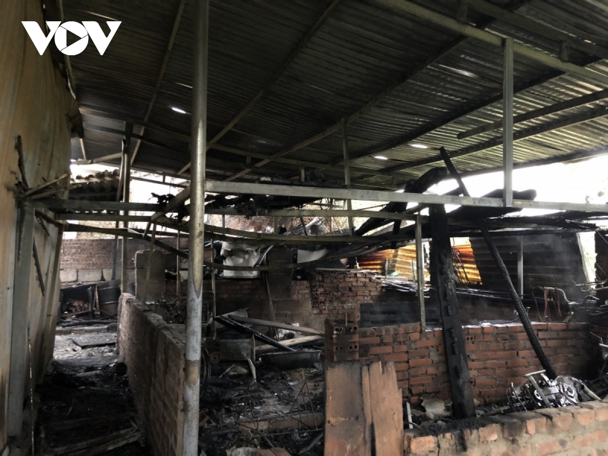 Hỏa hoạn thiêu rụi 2 ngôi nhà dân tại TP Cao Bằng - Ảnh 3.