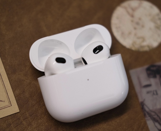 AirPods chỉ mất 5 năm để trở thành sản phẩm biểu tượng - Ảnh 1.