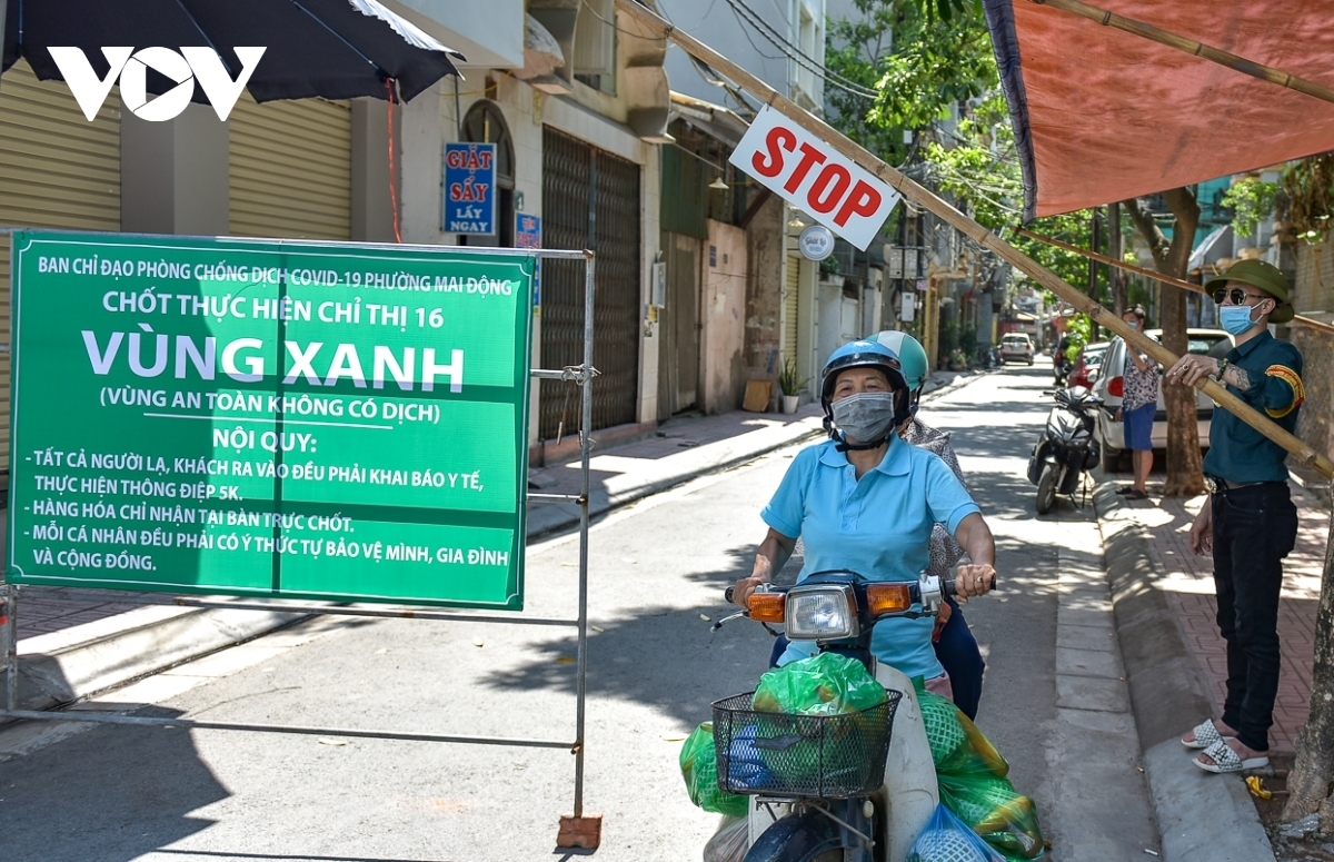 Hà Nội có cần kéo dài giãn cách để chống dịch? - Ảnh 1.