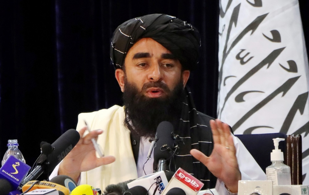 Taliban cấm người Afghanistan đến sân bay Kabul - Ảnh 1.