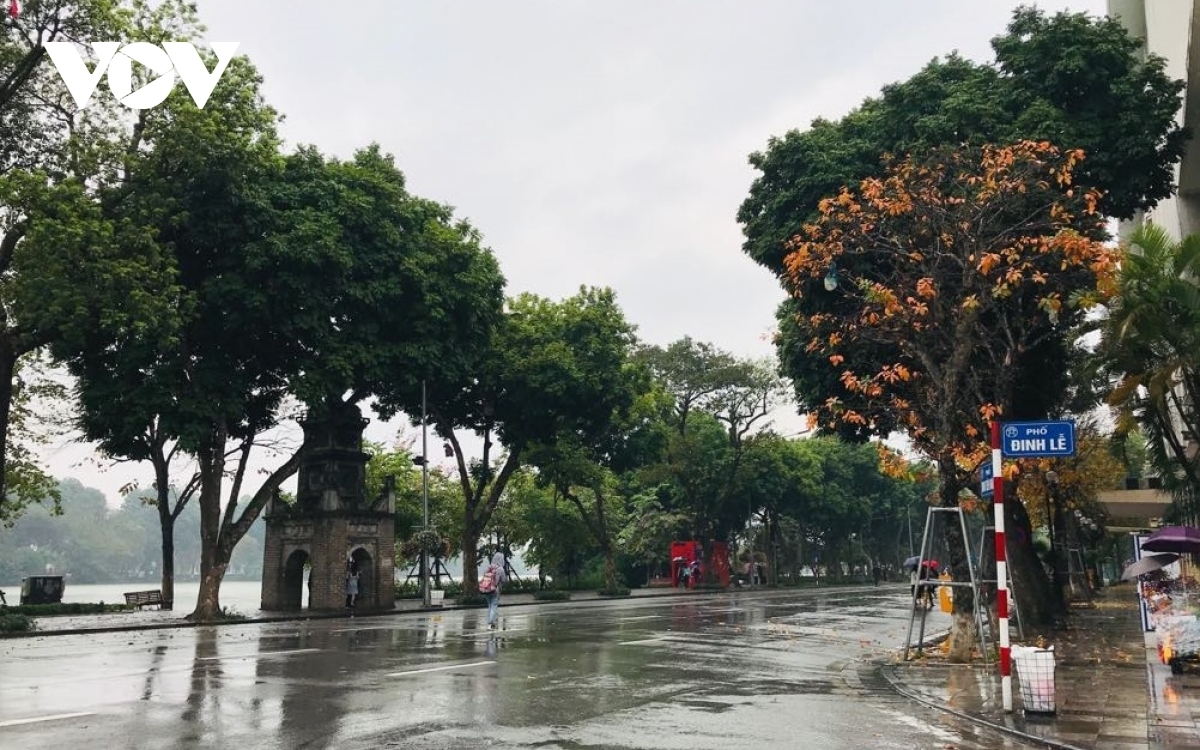 Thời tiết hôm nay 25/8: Hà Nội có mưa rào và dông rải rác - Ảnh 1.