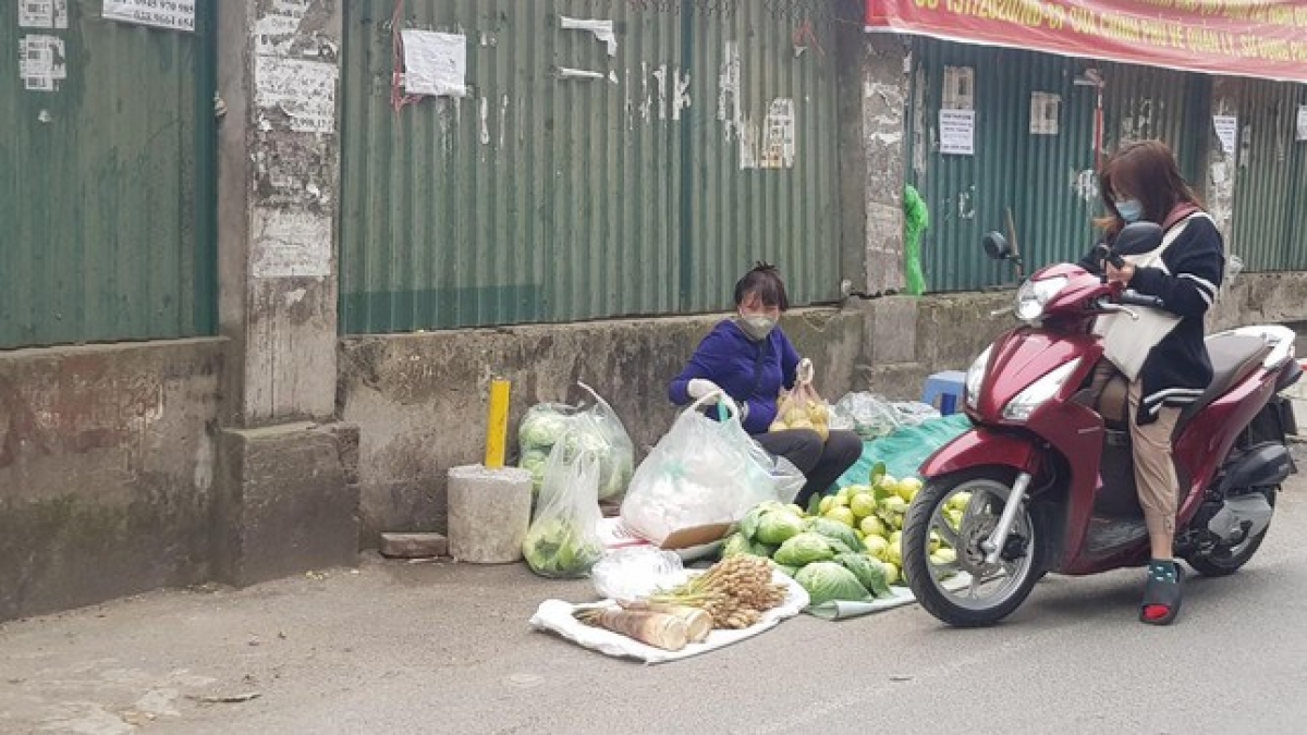 F0 tăng kỷ lục ở Hà Nội, chanh, sả, gừng lá xông cùng “cháy hàng” - Ảnh 4.