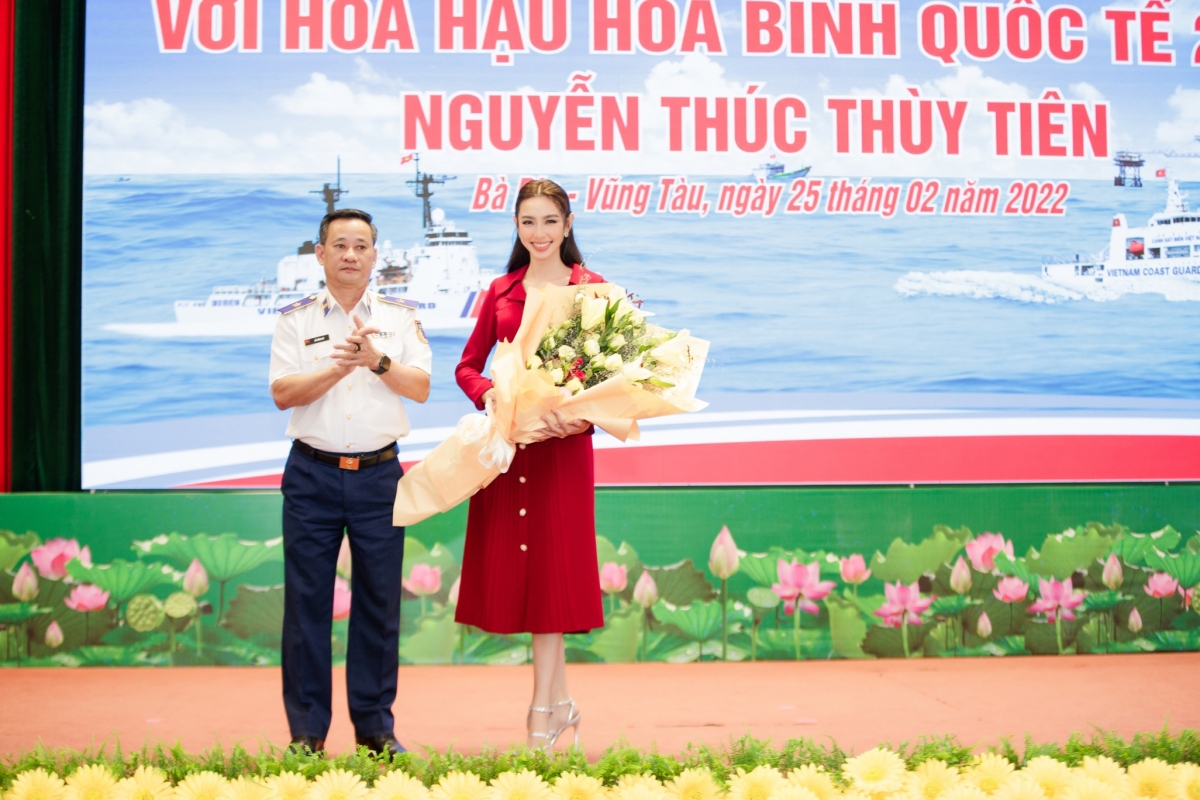 Hoa hậu Thùy Tiên tri ân ngành y nhân dịp kỷ niệm ngày Thầy thuốc Việt Nam - Ảnh 1.