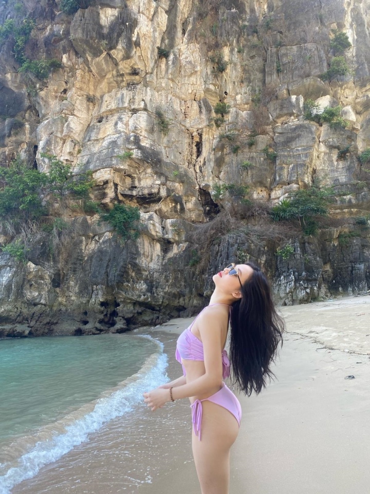 Bạn gái Nhâm Mạnh Dũng diện bikini, khoe thân hình nóng bỏng trên bãi biển - Ảnh 3.