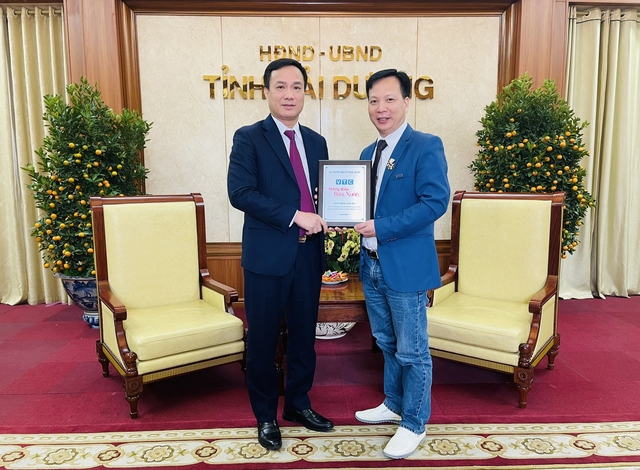 Chủ tịch UBND tỉnh Hải Dương Triệu Thế Hùng (trái) cho biết năm vừa qua có kết quả thu hút vốn FDI cao nhất trong 10 năm trở lại đây và là lần thứ hai vượt ngưỡng trên 1 tỷ USD/năm.