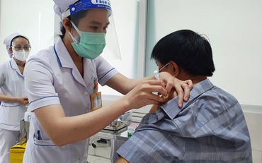 Yêu cầu xét nghiệm âm tính mới được đi tiêm vaccine là sai quy định