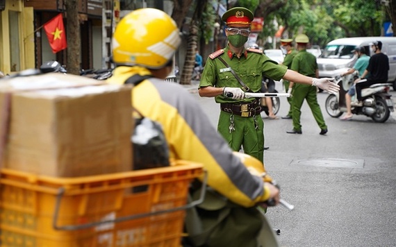 Công an Hà Nội được giao nghiên cứu quy định mới về giấy đi đường