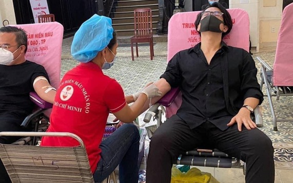 Hà Anh Tuấn lặng lẽ đi hiến máu nhân đạo giữa mùa dịch