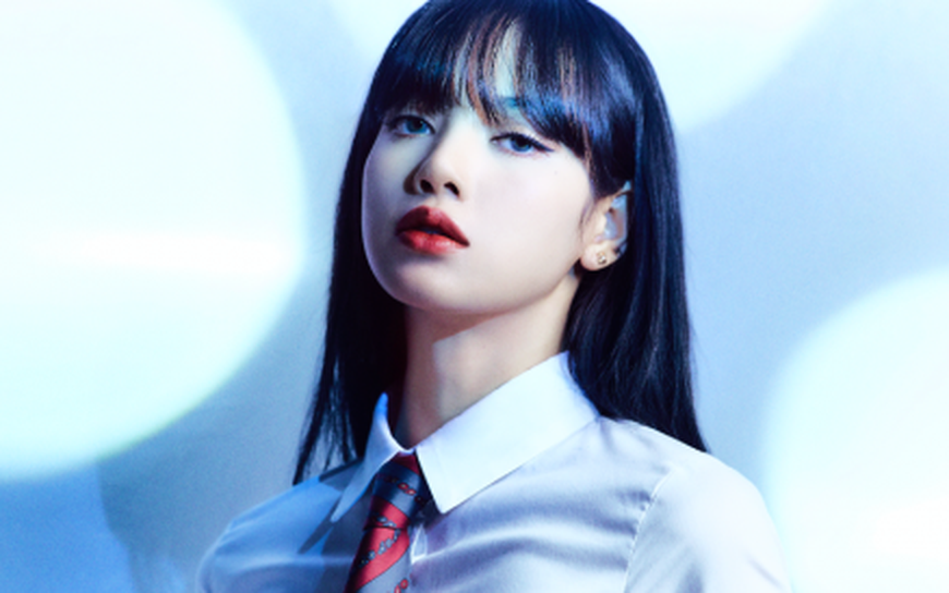 Lisa (BLACKPINK) là mỹ nhân đẹp nhất năm 2021