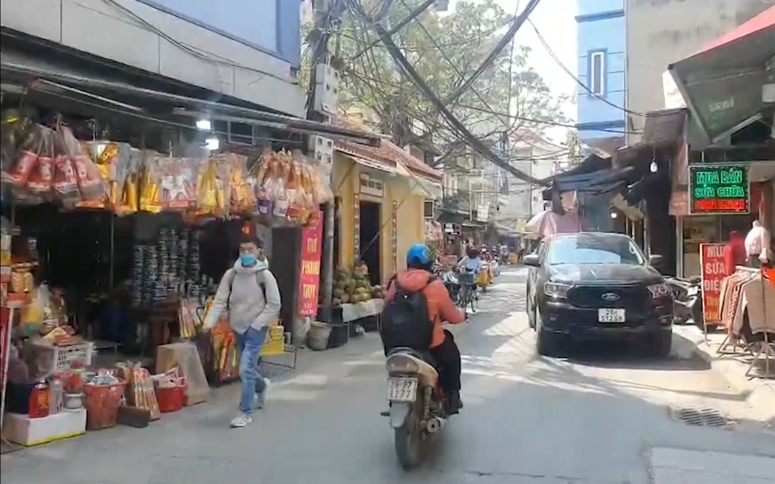 Hà Nội: Tình trạng lấn chiếm vỉa hè, lòng đường làm điểm kinh doanh buôn bán trên phố Đại Từ